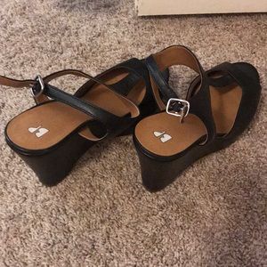 Comfy and cute black heels!